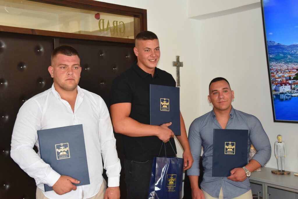 Trojica mladića spasila gospođu od utapanja, grad im rekao veliko ‘hvala’